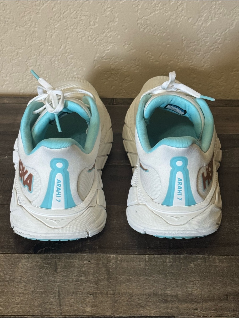 Hoka White Arahi 7 Women’s size 9B - Picture 4 of 11